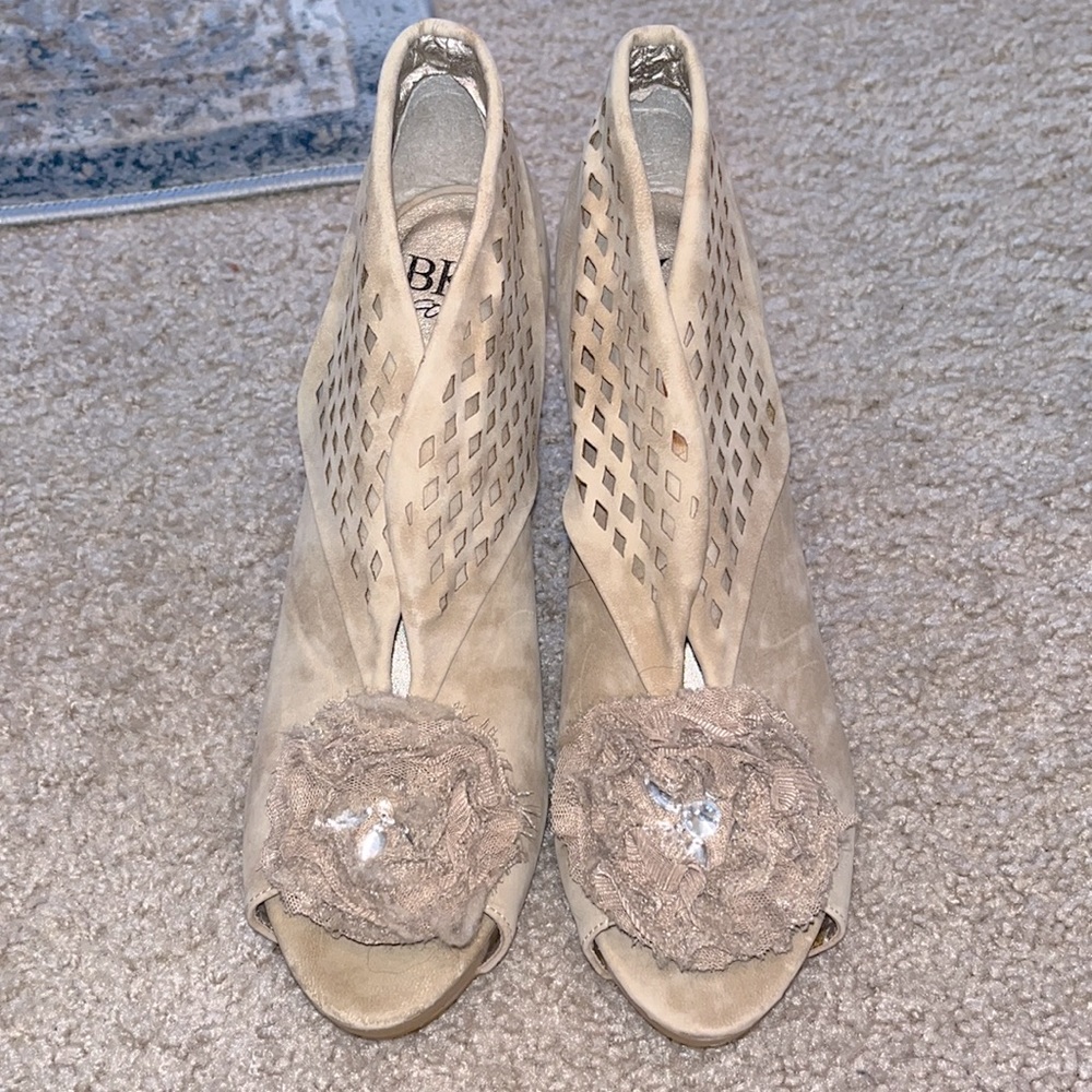 Buckle BKE heels size 8